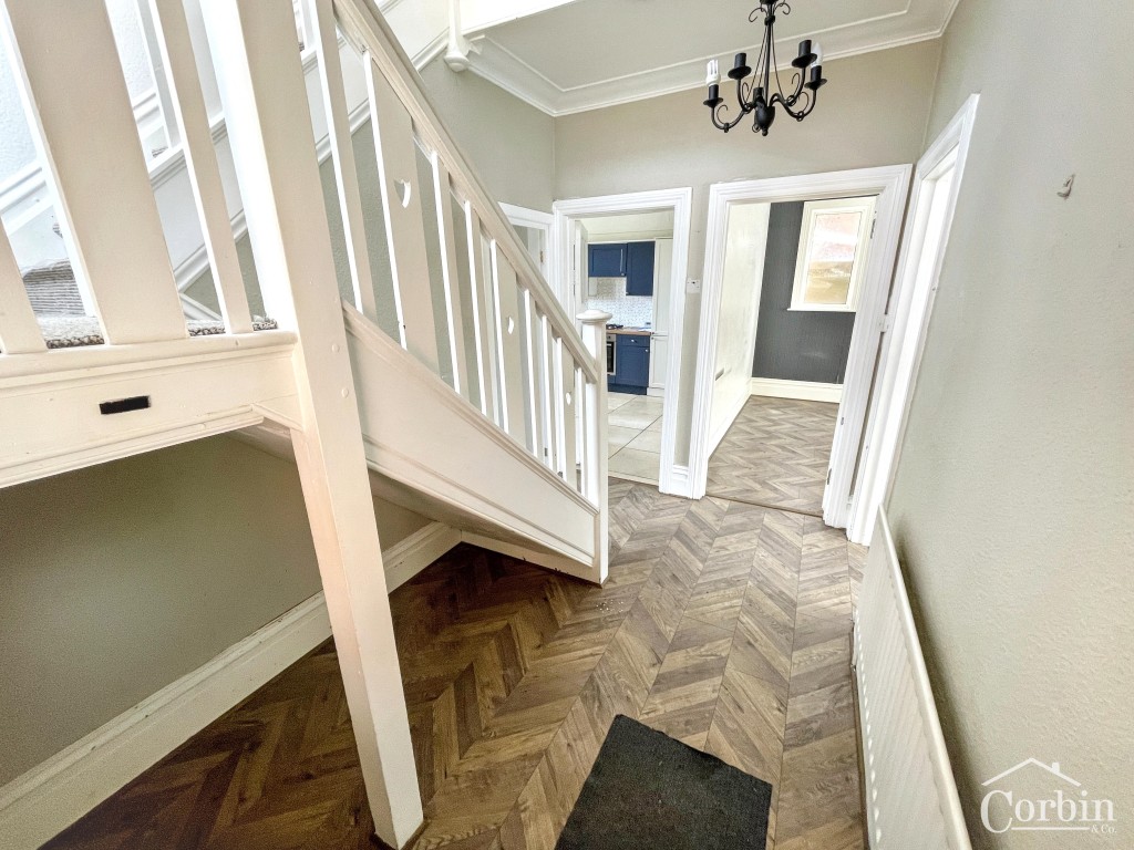 Lot: 149 - DETACHED HOUSE FOR IMPROVEMENT - Hallway